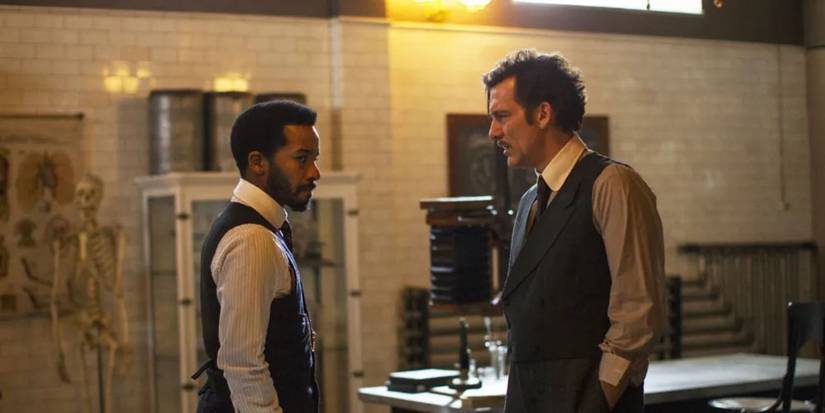Edwards and Thackery talking in the empty operating room in The Knick