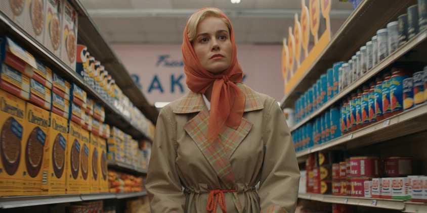 Elizabeth Grocery Shopping In Lessons In Chemistry Episode 6