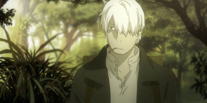 Ginko aus Mushishi steht rauchend im Wald