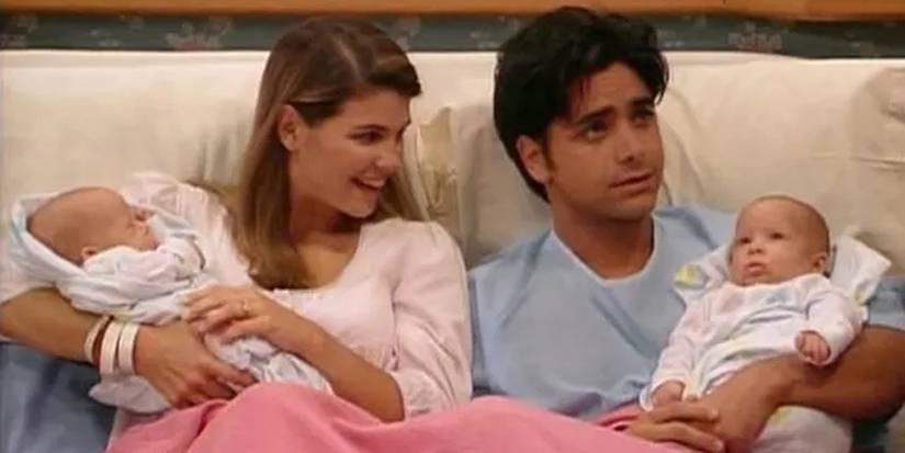 Becky e Jesse com seus gêmeos em Full House