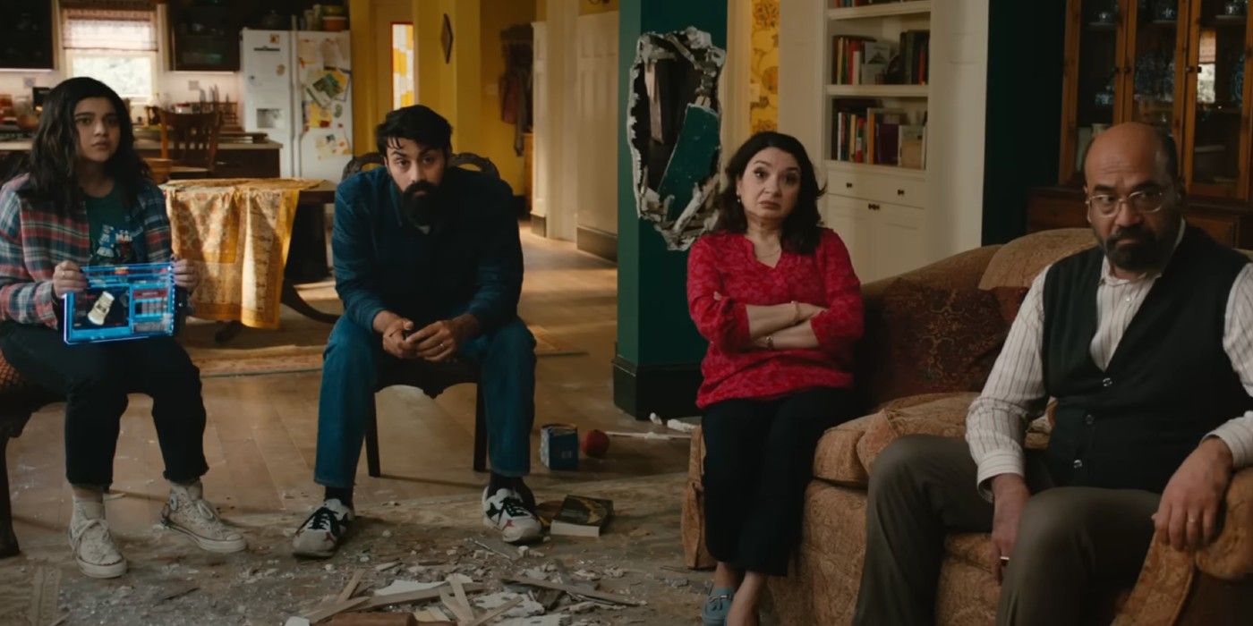 Famiglia Khans dopo i danni alla loro casa in The Marvels