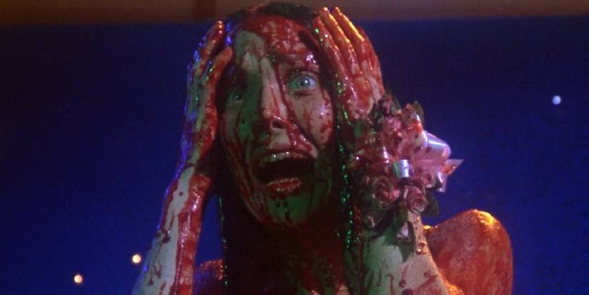 Sissy Spacek coberta de sangue em Carrie.