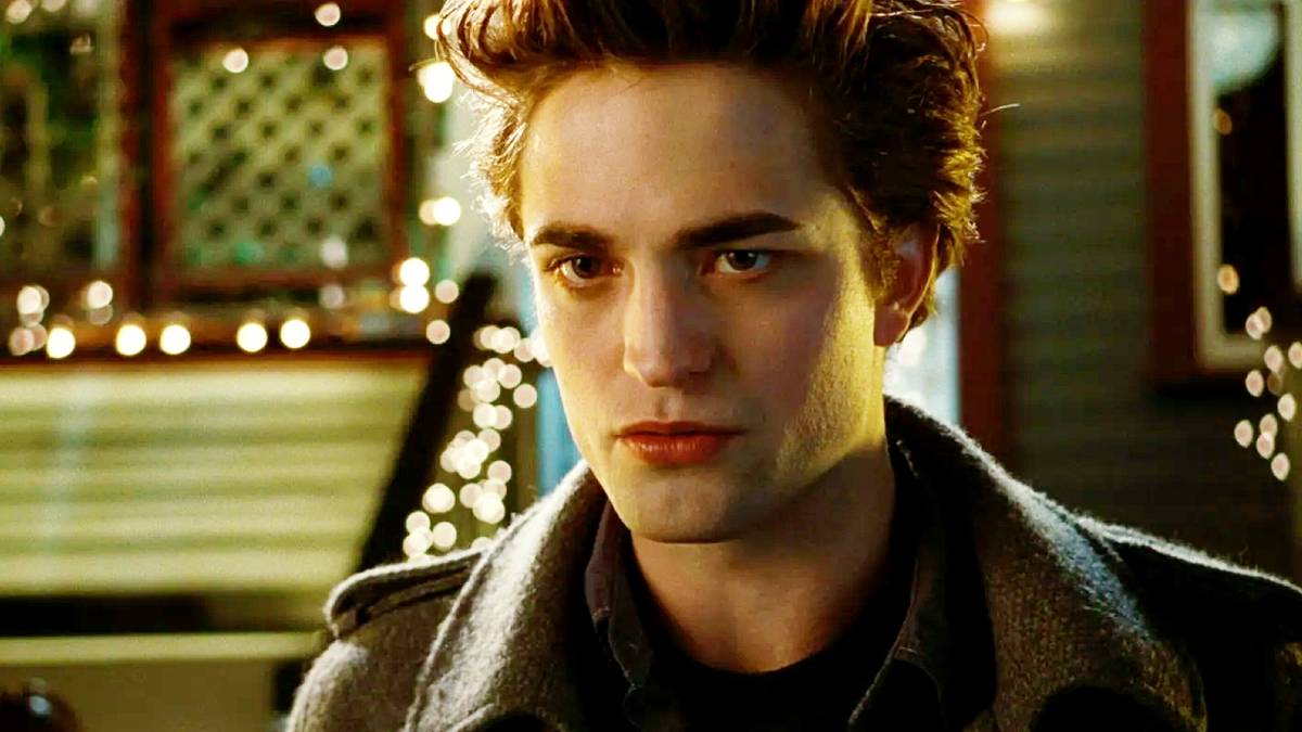 Twilight Director Recalls Studio's Concerns Over Robert Pattinson Casting