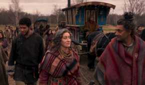 Perrin walks with the Tuatha'an in The Wheel of Time season 1.