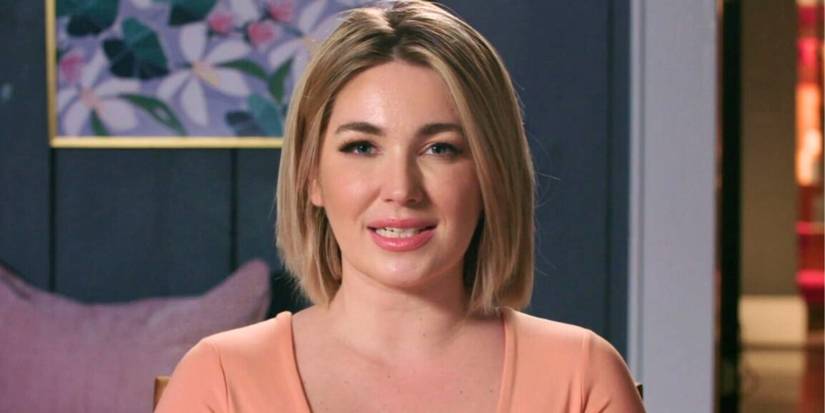 Stephanie Matto из франшизы 90 Day Fiance во время интервью в оранжевой рубашке