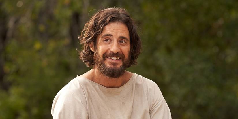 Иисус Христос (Джонатан Руми) улыбается в "The Chosen"