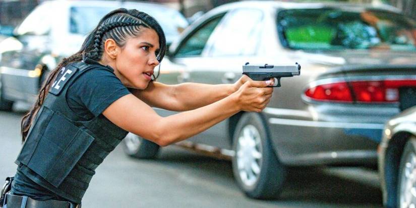 Vanessa Rojas (Lisseth Chavez) pointing a gun in Chicago PD