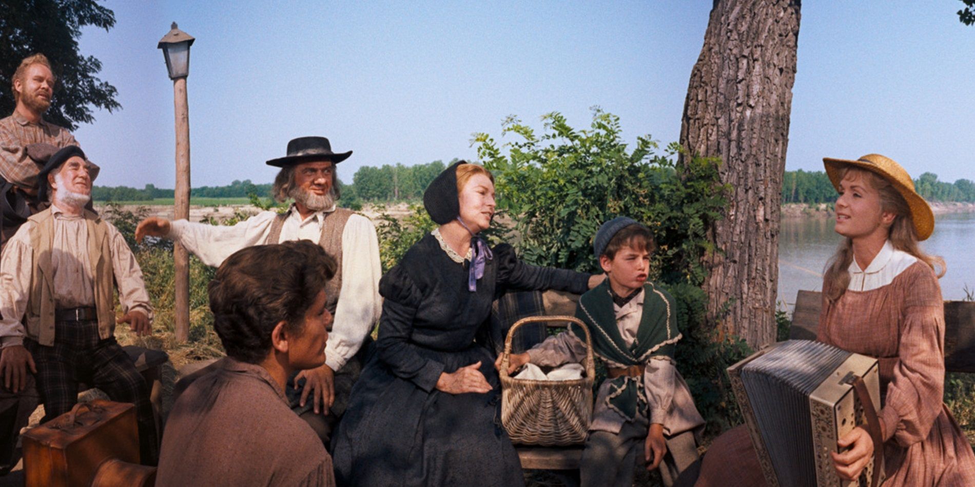 Una famiglia vicino a un lago in "How the West Was Won"