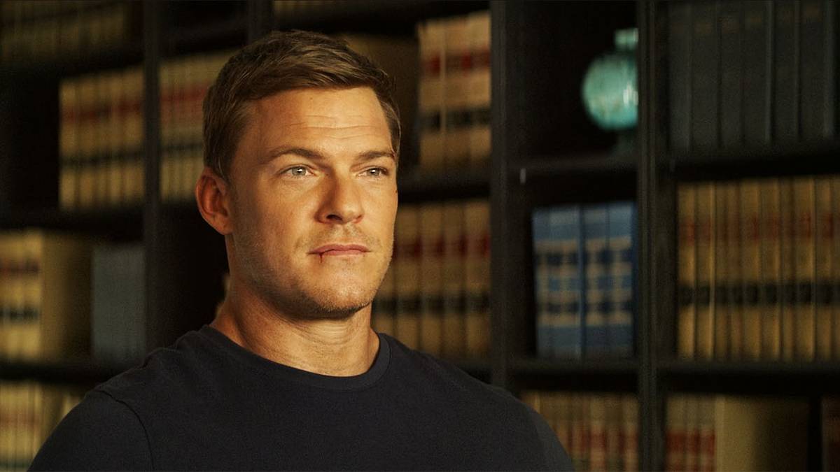 Reacher's Alan Ritchson Teases Season 2's Best & Most Brutal Fight