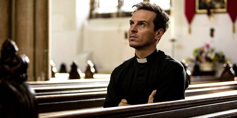 Andrew Scott as the Priest looking up while sitting in a church in Fleabag