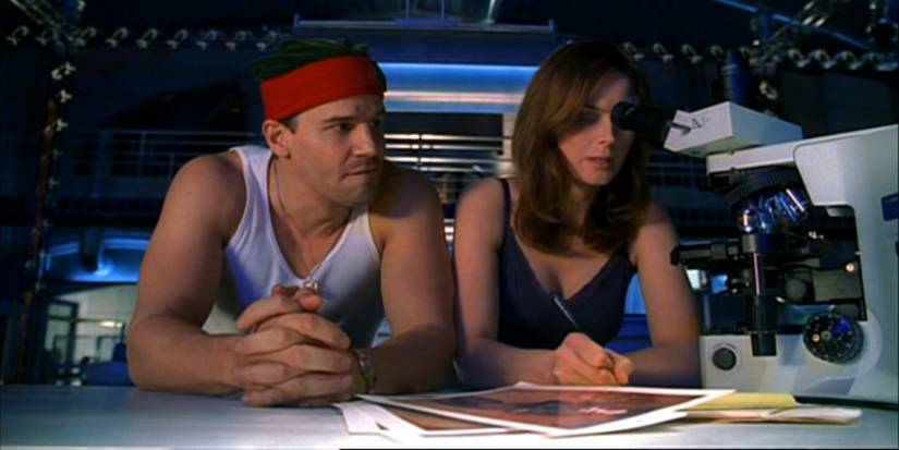 Bones and Booth sitting in the lab in the Bones Christmas Episode 