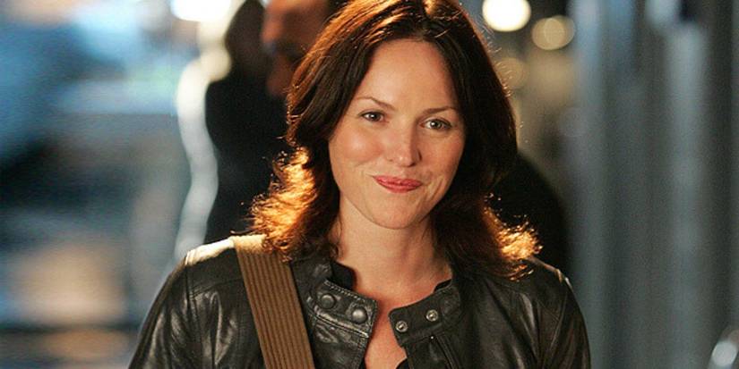 Sara has a big smile on her face as she greets an off-screen friend in CSI: Crime Scene Investigation