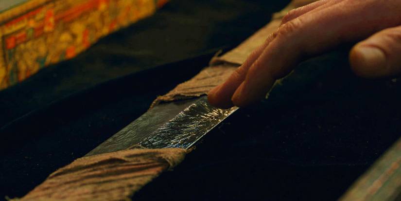 Dane Whitman perto da Lâmina do Ébano em Eternos