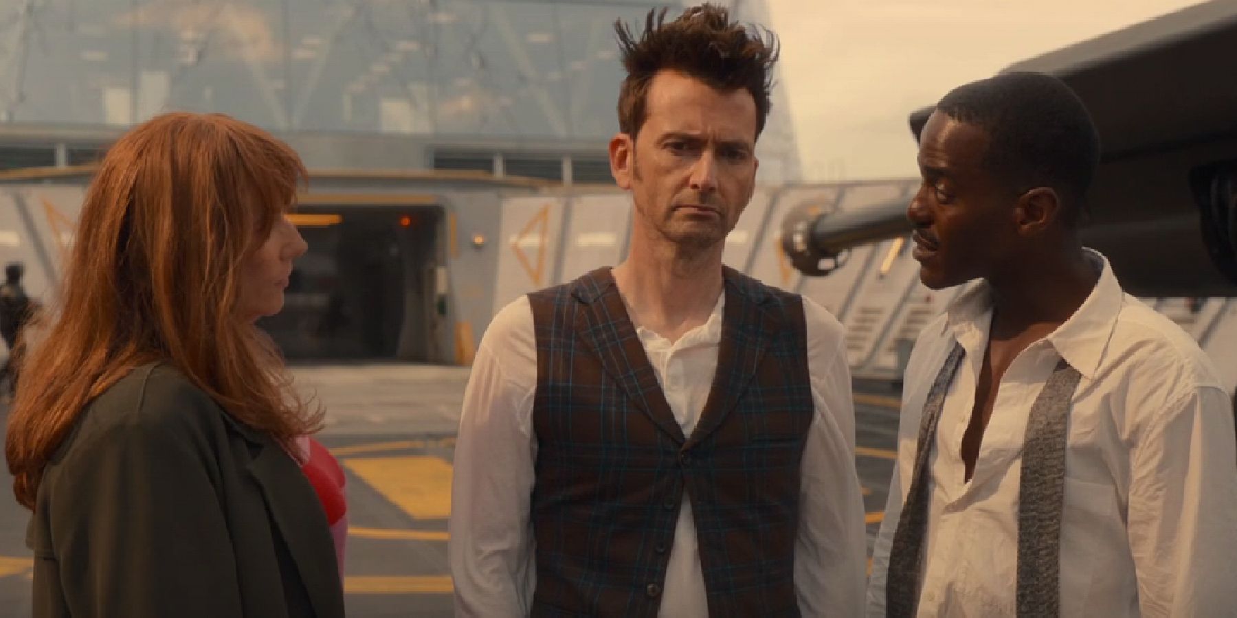 Donna, David Tennant's Foureenth Doctor, and Ncuti Gatwa's Fifteenth Doctor at UNIT HQ in Doctor Who.