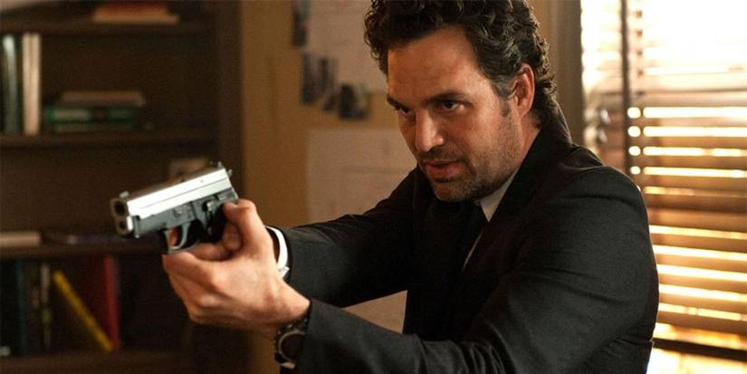 Dylan apontando uma arma de Now You See Me 