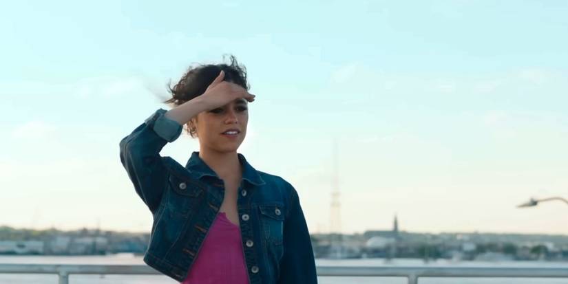 Дженна Ортега в роли Мейбл в Finestkind, закрывающая глаза