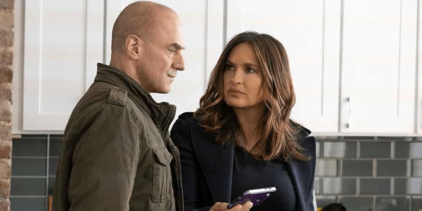 Benson and Stabler in a kitchen looking at a phone in Law and Order: Organized Crime