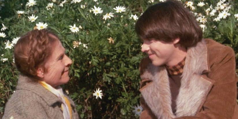 Ruth Gordon as Maude talking to Bud Cort as Harold in Harold and Maude.