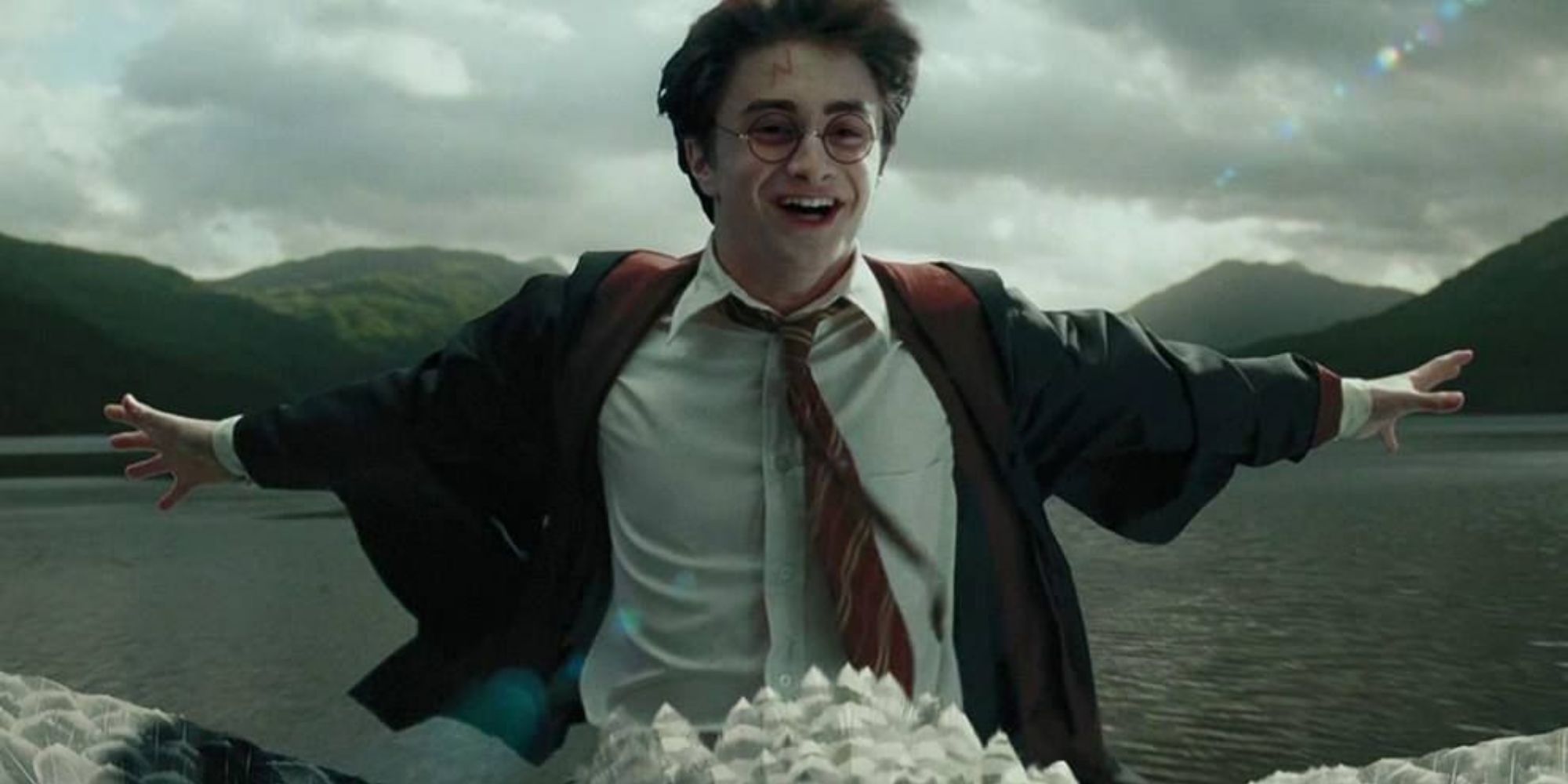 Daniel Radcliffe como Harry Potter voando em Bicuço em Prisioneiro de Azkaban