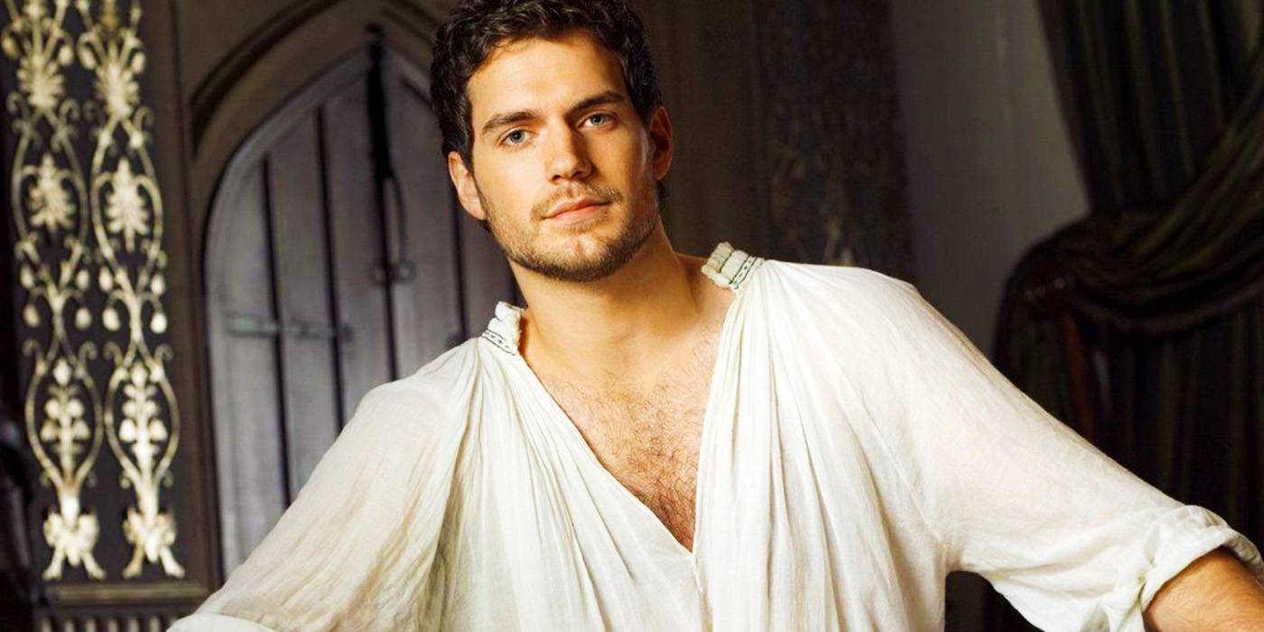 Before & After Henry Cavill Superman Photos Show Incredible 18 Pound Muscle Gain For Man of Steel