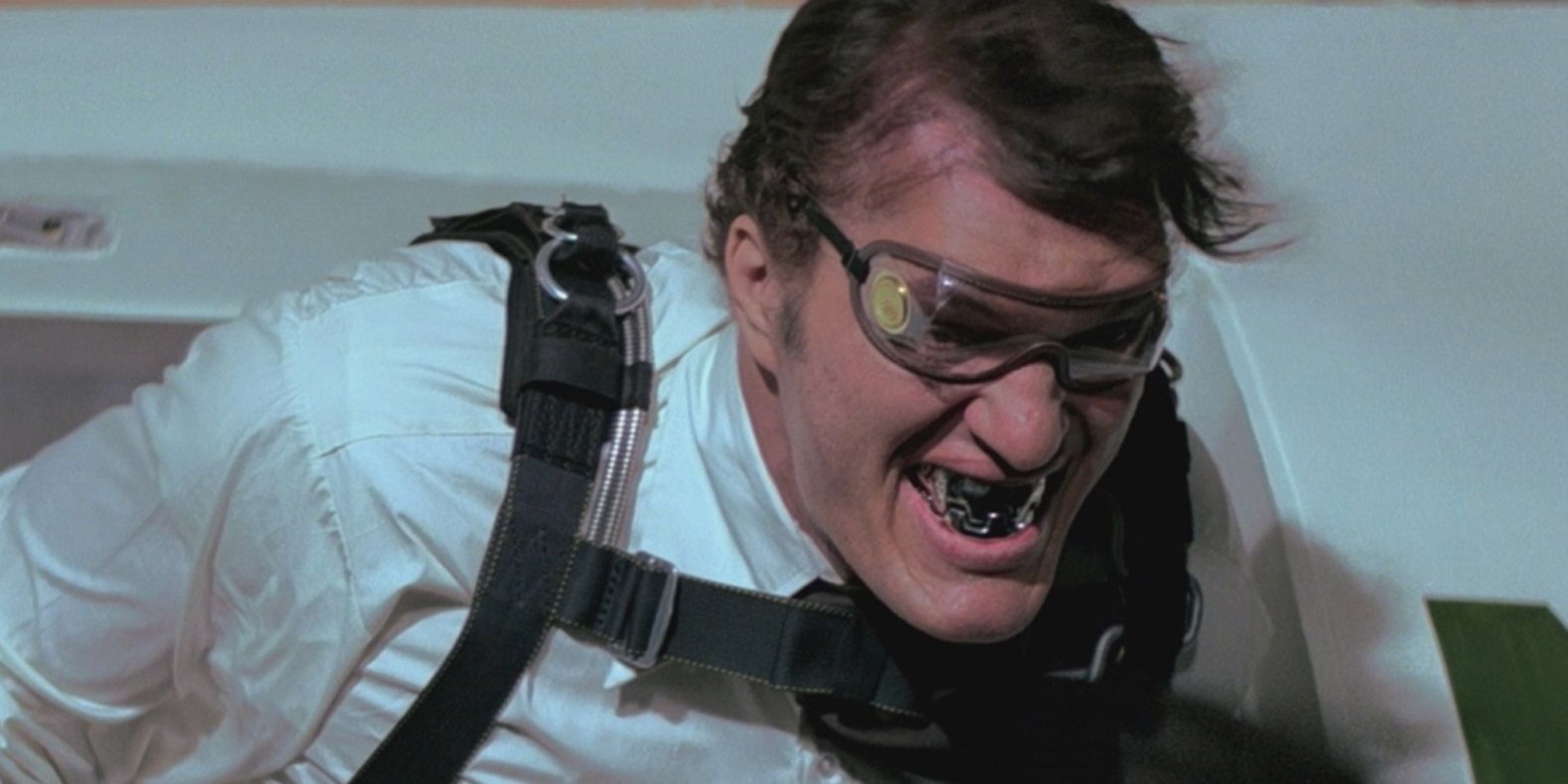 10 momentos de Roger Moore James Bond que no se mantienen hoy