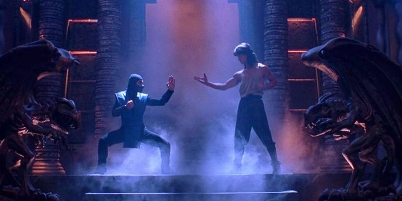 Keith Cooke como Reptile confronta Robin Shou como Liu Kang em Mortal Kombat (1995)