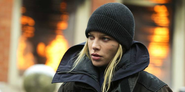 Leslie Shay (Lauren German) in front of a fire on Chicago Fire.
