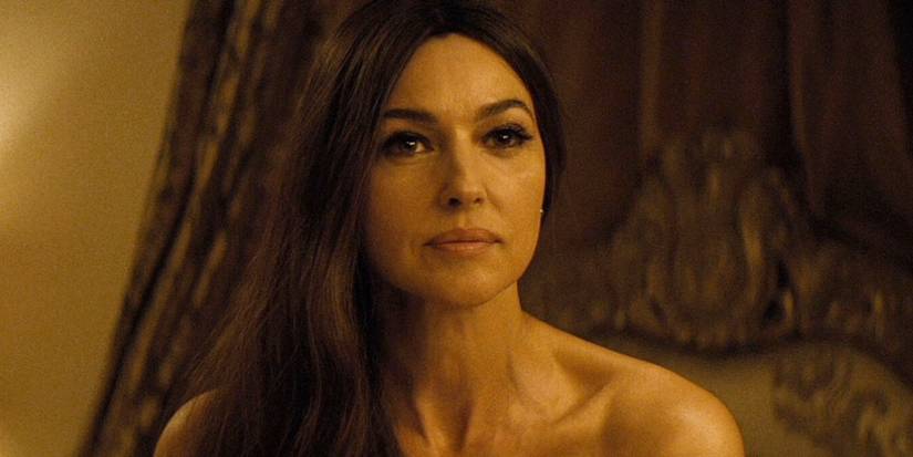 Lucia Sciarra (Monica Bellucci) sits on a bed in Spectre