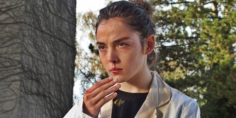 Justine's nose bleeds in Raw.