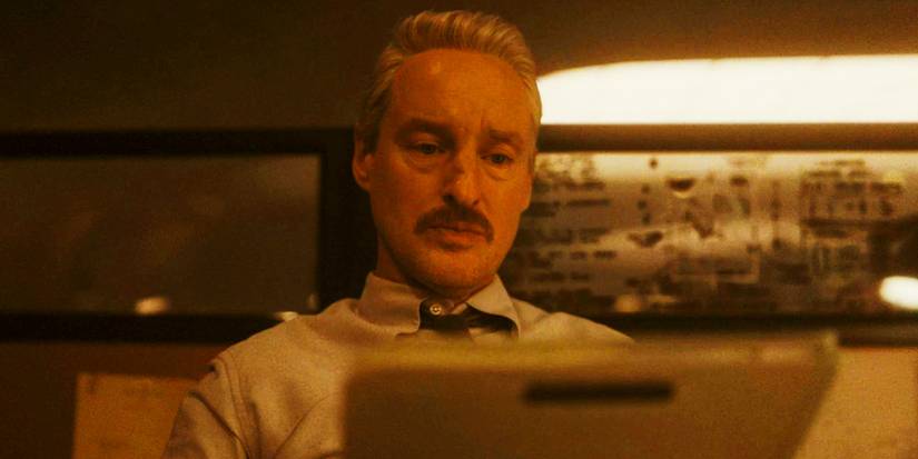 Mobius (Owen Wilson) looking at Kang's file in Loki season 2