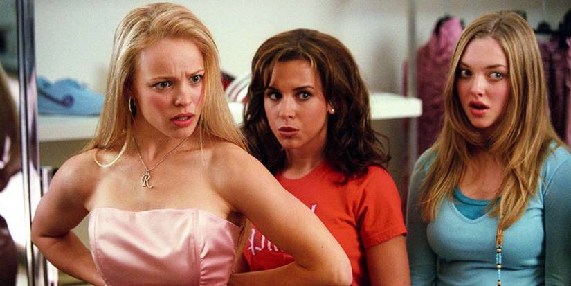 Regina George (Rachel McAdams) chocada com as Plásticas em Meninas Malvadas