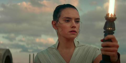 Rey using her yellow lightsaber on Tatooine in The Rise of Skywalker