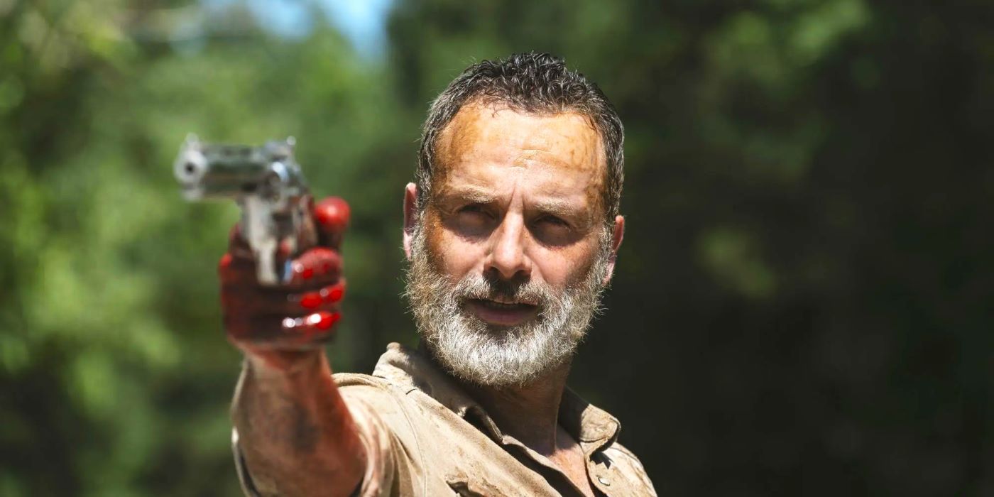 Rick Grimes com a mão ensanguentada apontando sua arma no episódio 5 da 9ª temporada de The Walking Dead