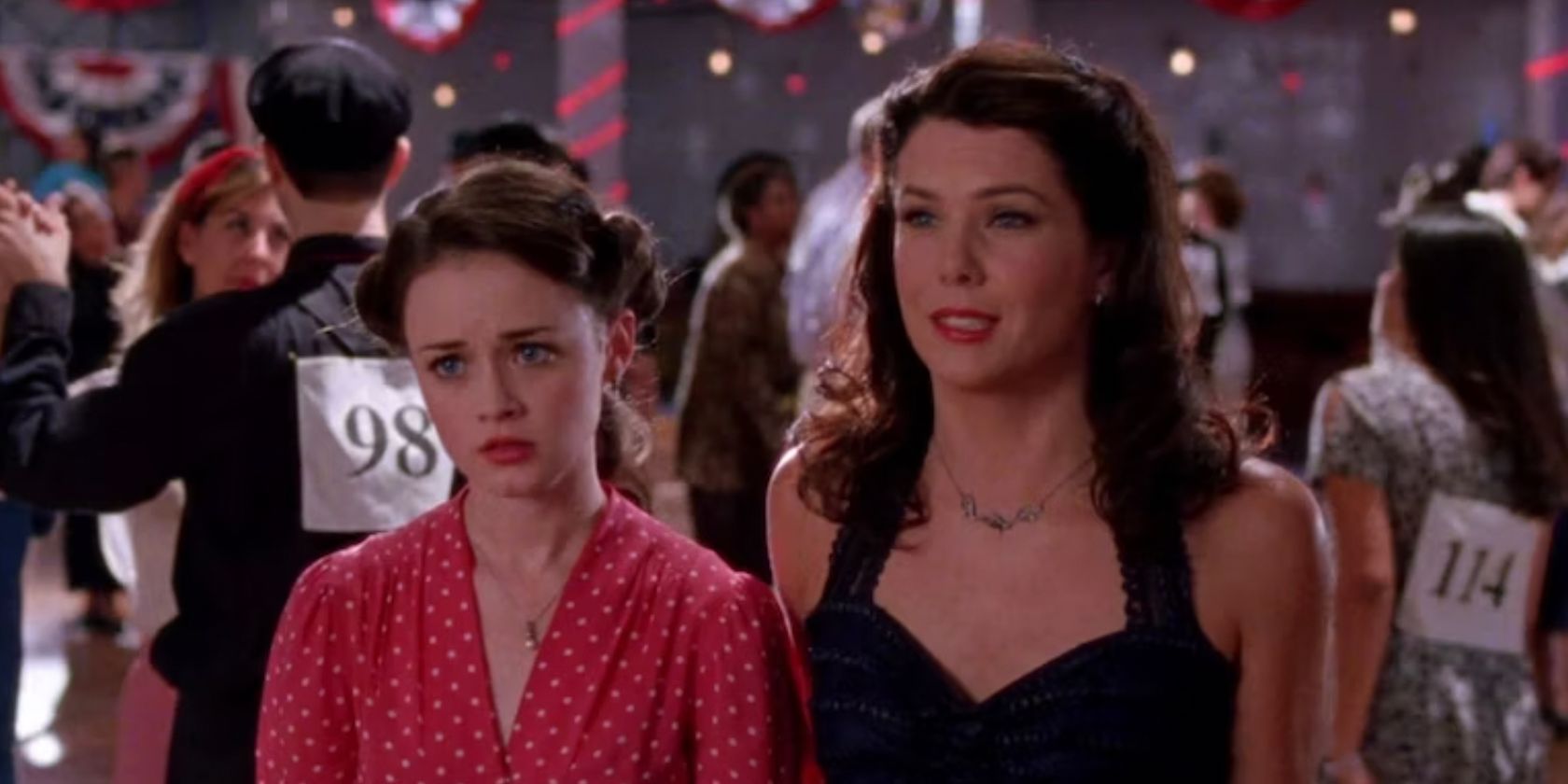 Rory e Lorelai em um baile em Gilmore Girls