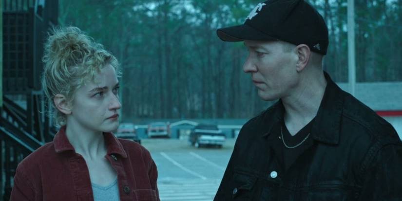 Ruth (Julia Garner) and Frank (Joseph Sikora) on Ozark