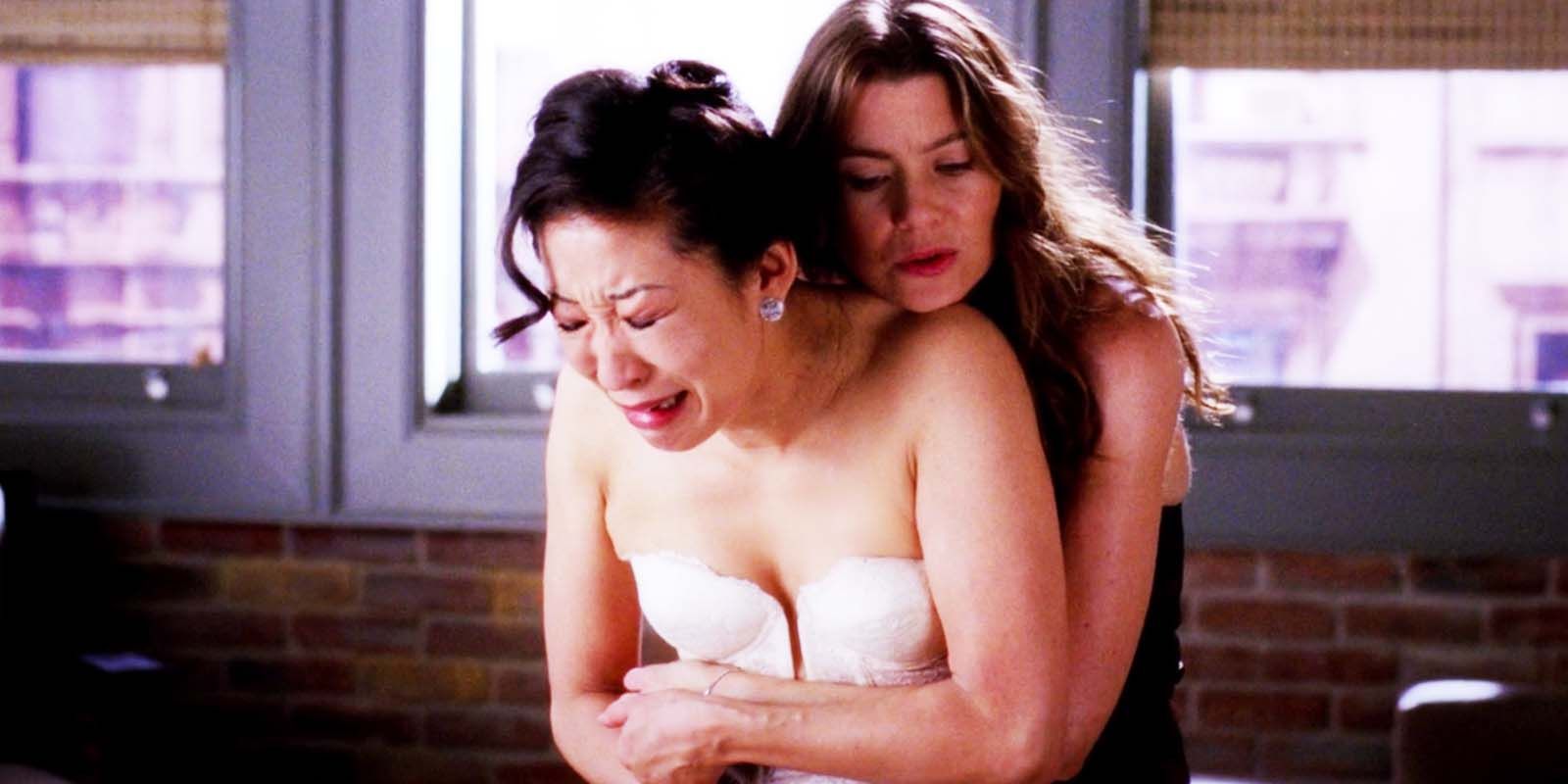 Sandra Oh as Cristina Yang and Ellen Pompeo as Meredith Grey in Grey's Anatomy season 3 episode 25