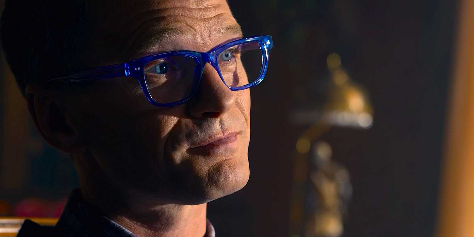 The Analyst wearing blue glasses in The Matrix Resurrections.