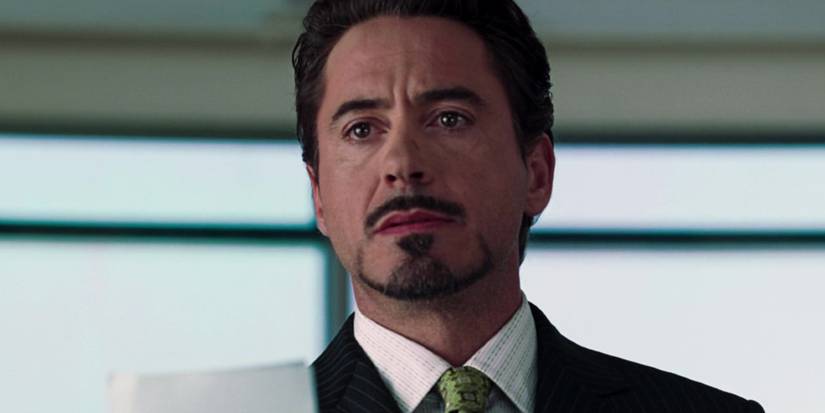 Tony Stark revela ser o Homem de Ferro em 2008