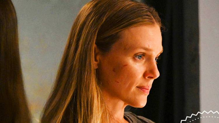 Tracy Spiridakos as Hailey Upton with scratches on her face in Chicago PD