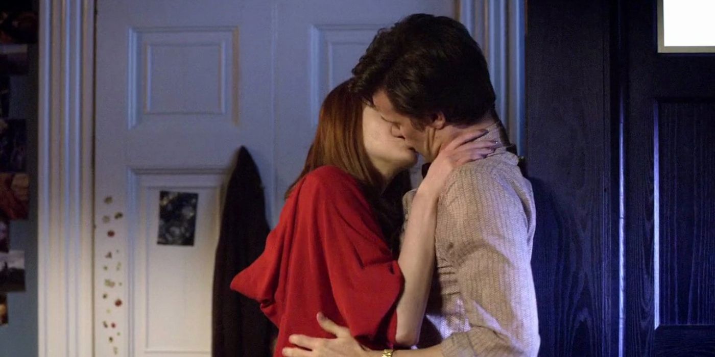 Amy Pond kisses the Eleventh Doctor in the Doctor episode Flesh and Stone