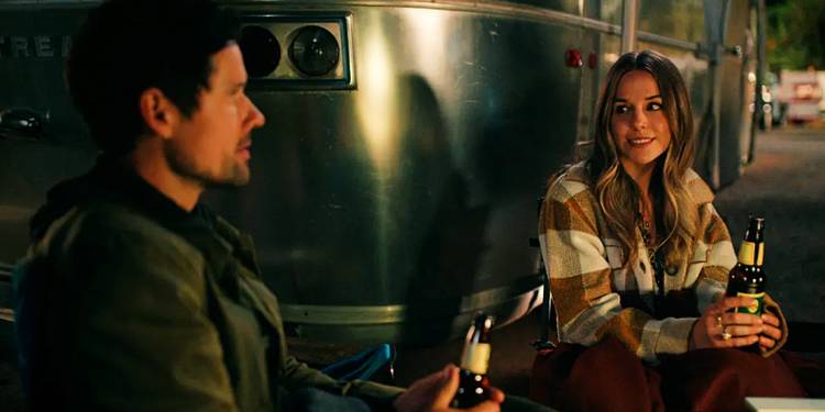 Virgin River's Lark and Brady drink a beer together.