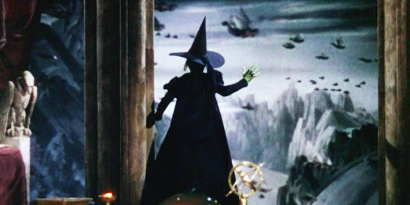 A Bruxa Má (Margaret Hamilton) e os macacos voadores em O Mágico de Oz