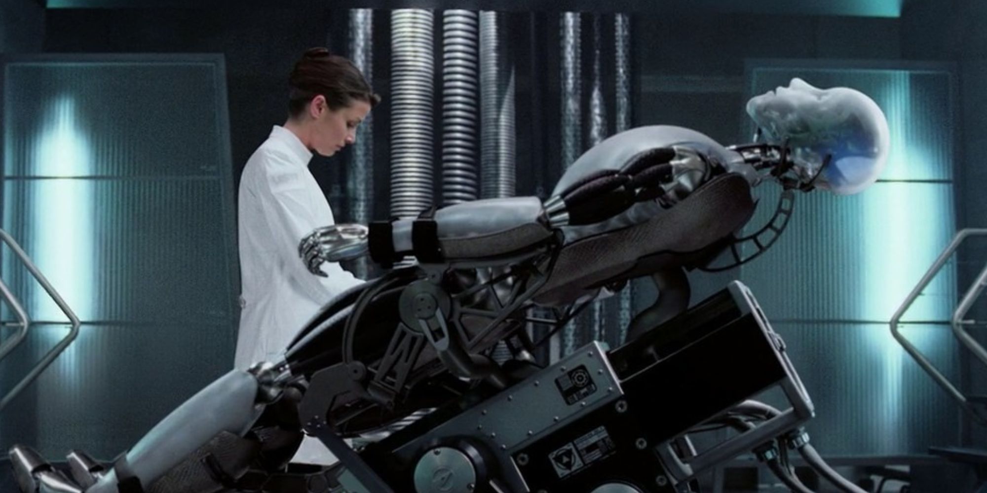 Sonny the robot being examined by Bridget Moynahan as Dr Calvin in I, Robot