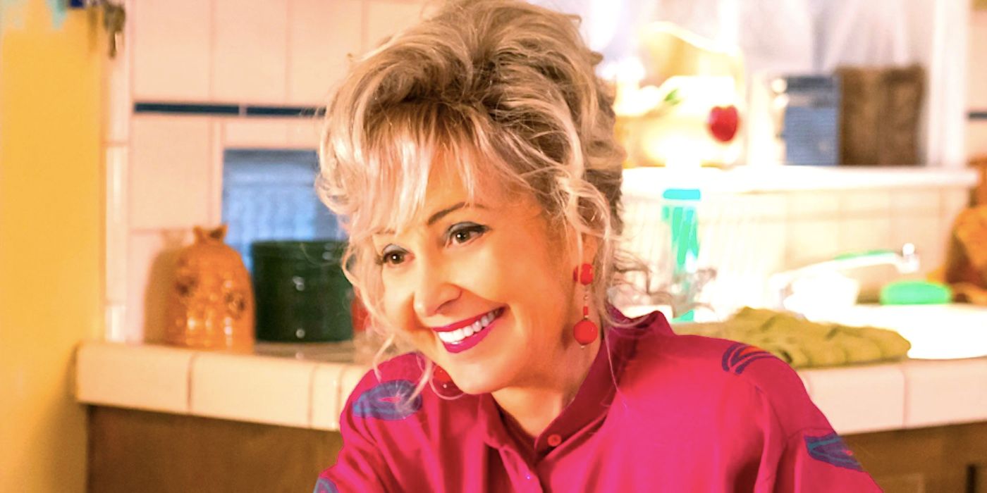 Annie Potts' Meemaw smiling in a kitchen in Young Sheldon