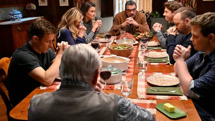 The Reagan family at dinner in Blue Bloods season 1