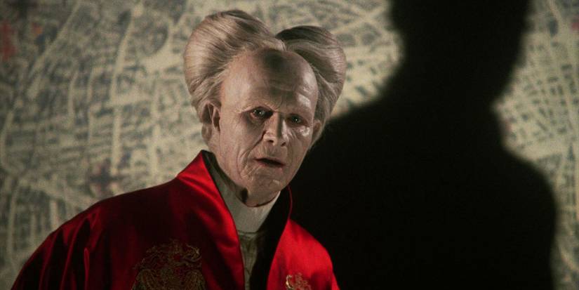 Gary Oldman as the Count and his shadow in Bram Stoker's Dracula.