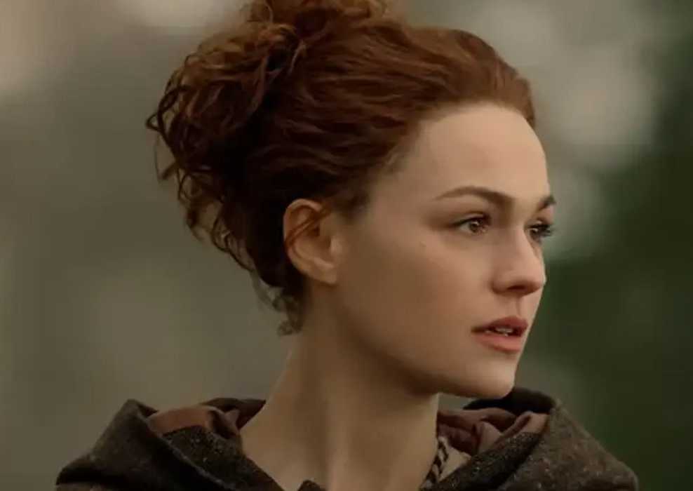 Brianna looking on in Outlander season 4