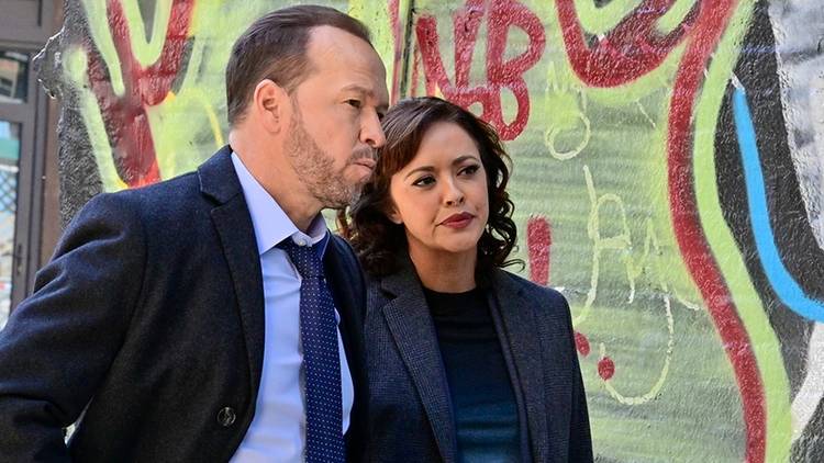Danny and Baez in Blue Bloods next to graffiti wall