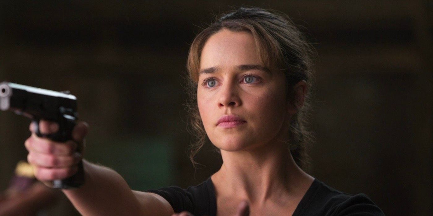 Emilia Clarke as Sarah Connor looking serious and pointing a gun in Terminator Genisys