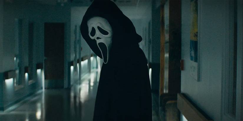 Ghostface no hospital em Scream (2022)